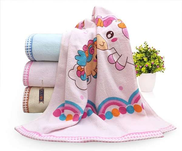 Random Print Girls Towel (70 x 140 Cm)